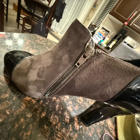 Women’s size 12 wide leather booties - Picture 10 of 13